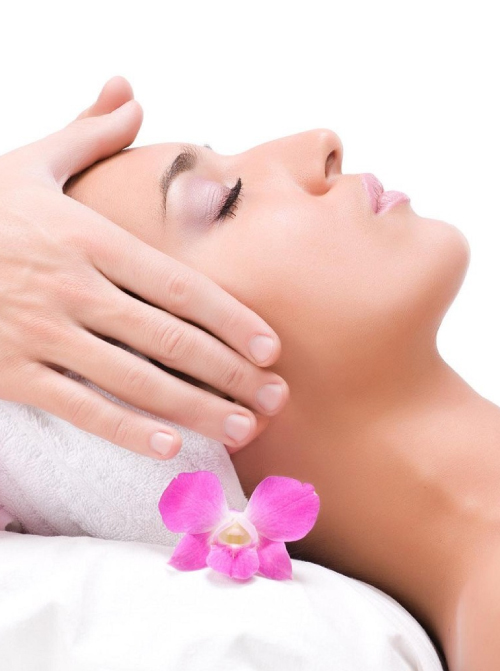 Este relajante ritual empieza con un masaje corporal relajante seguido de masaje facial y terminando con un masaje capilar aromático tailandés.